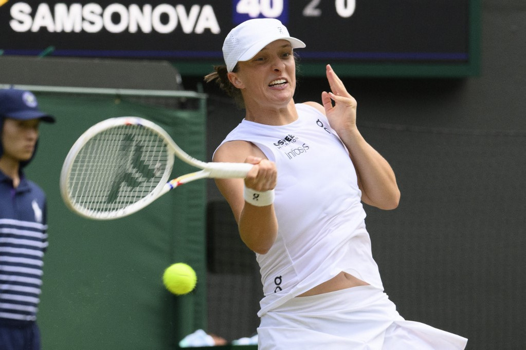 Swiatek és Bencic jutott a legjobb négy közé