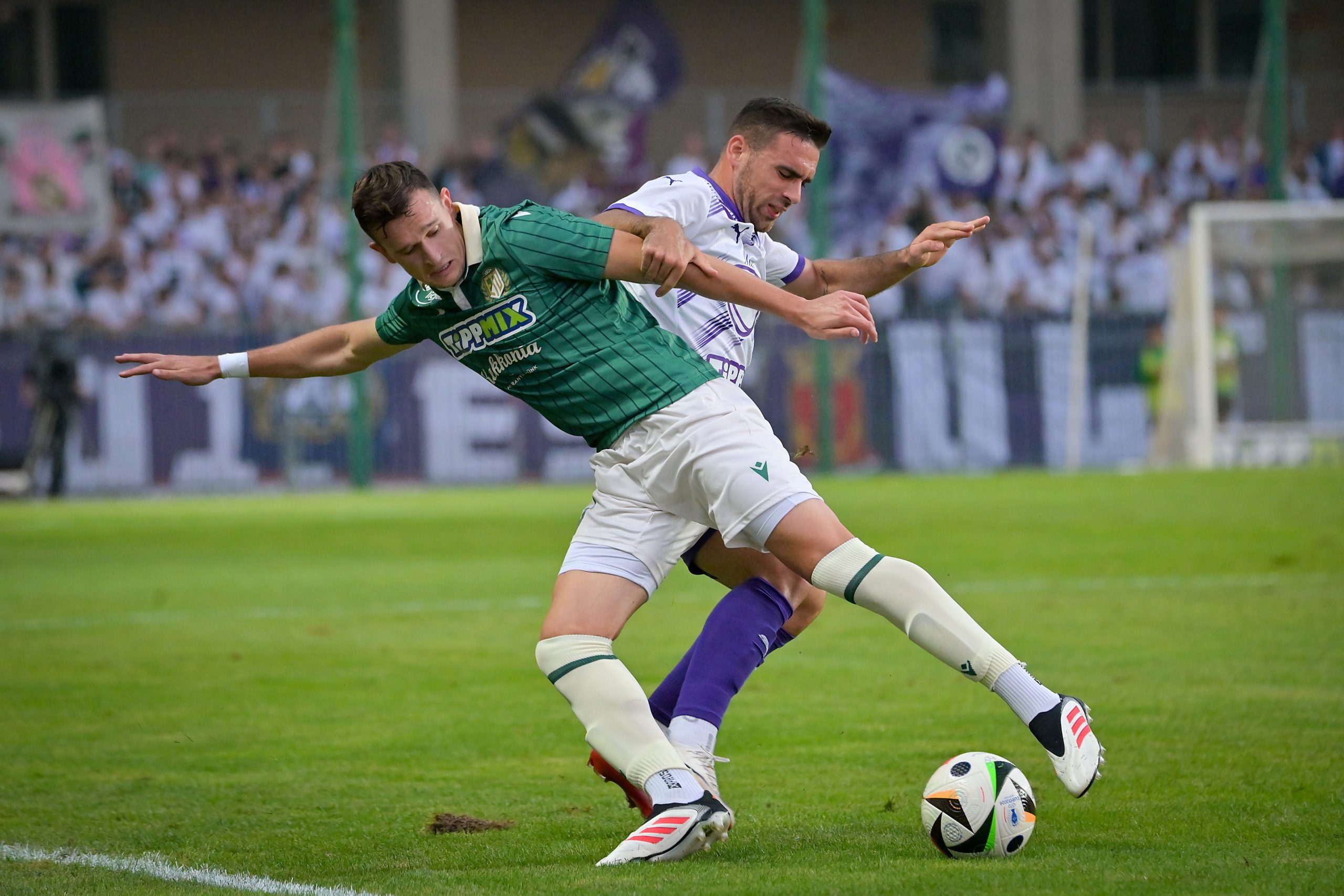Az Újpest tíz emberrel szerzett pontot Győrben