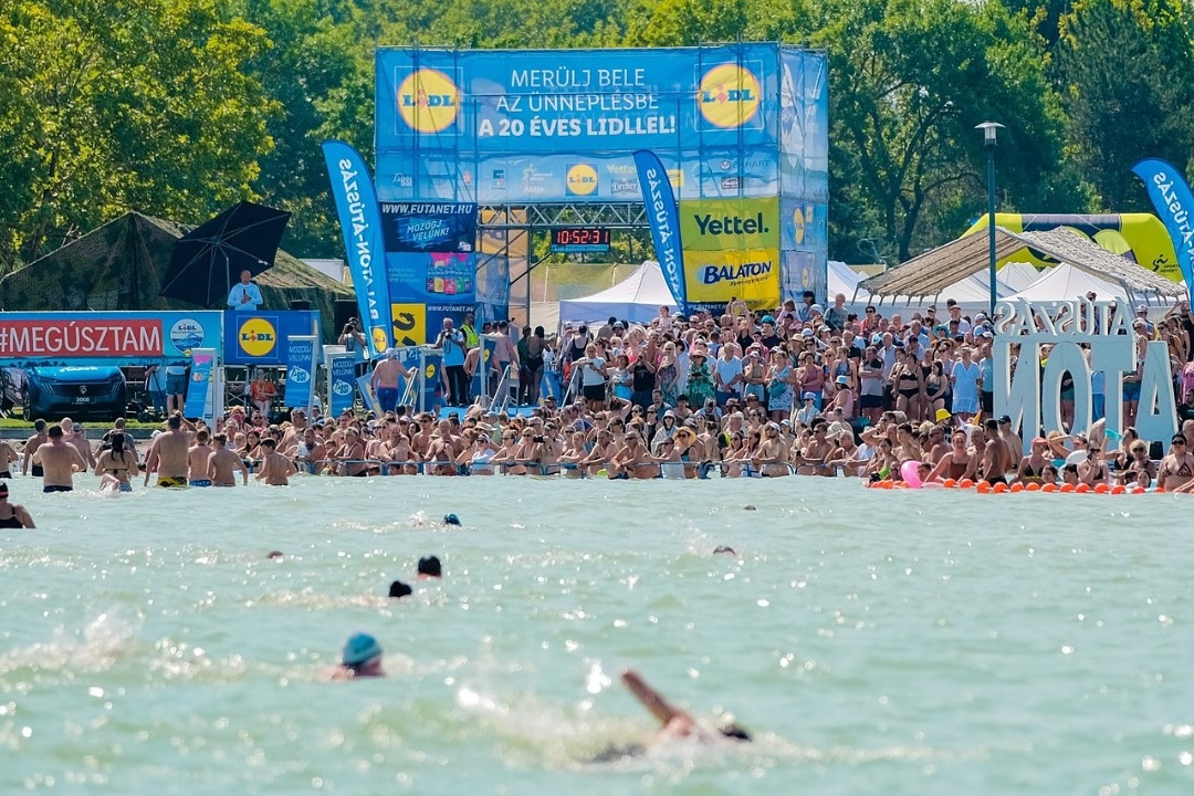 Ismét elhalasztották a Balaton-átúszást