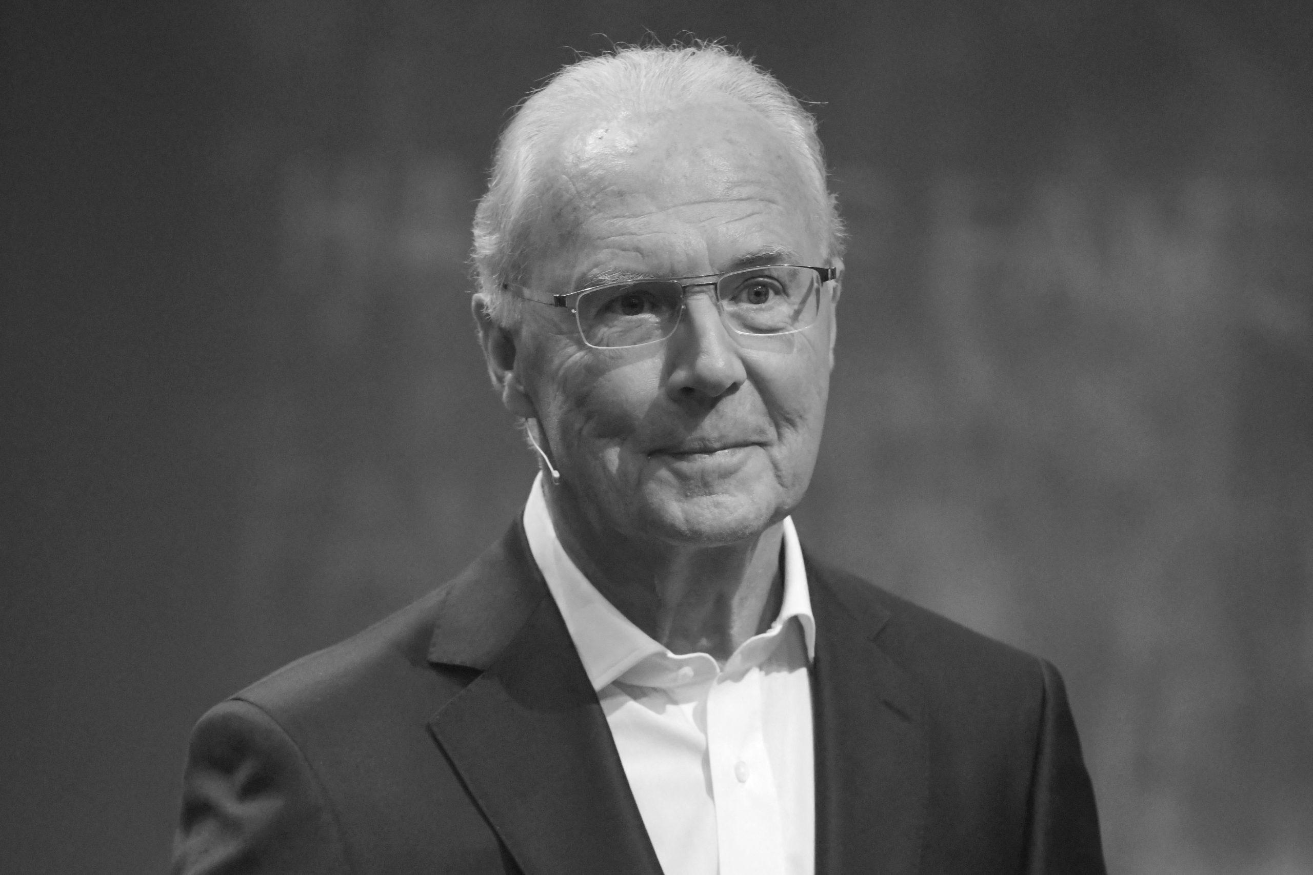 Felavatták Beckenbauer szobrát az Allianz Arénánál