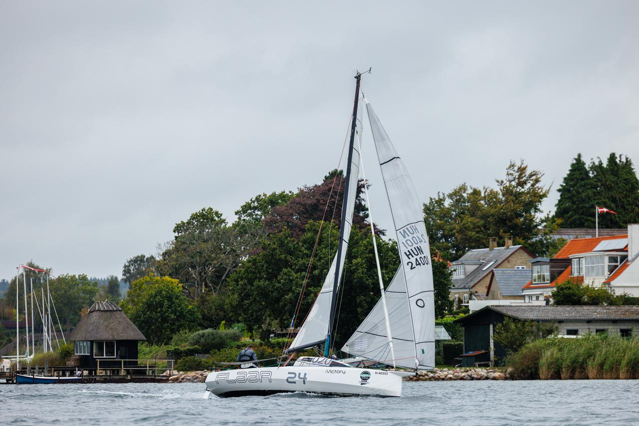 Magyar vitorla az első helyen