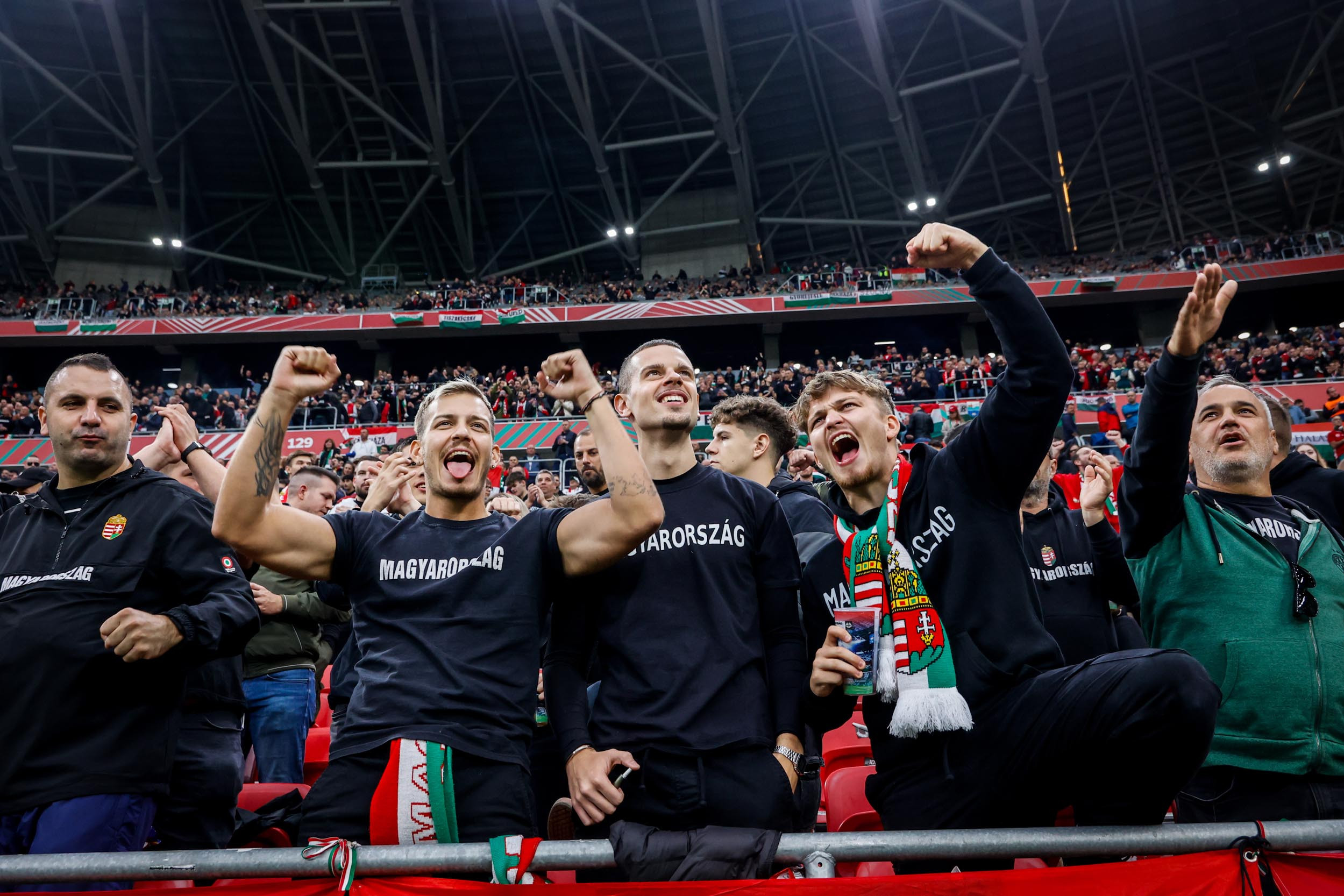 Négy konzul segíti a ferencvárosi szurkolókat Salzburgban