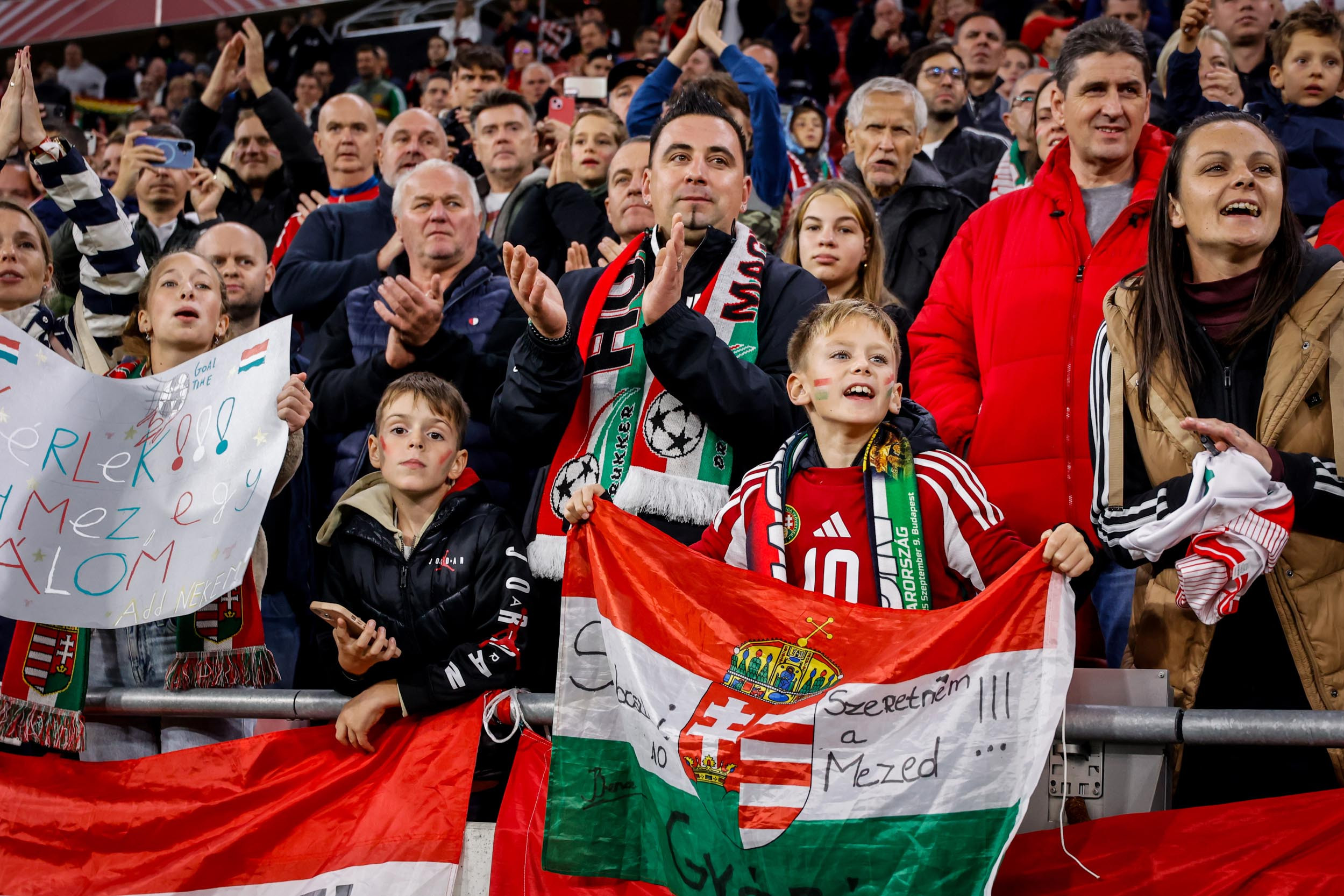 Az MLSZ betiltotta a szurkolói koreográfiát