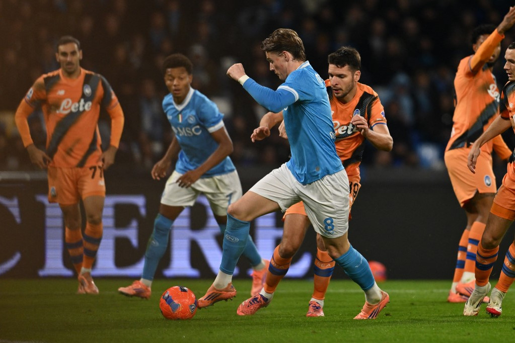 Győzött és őrzi vezető helyét a Napoli