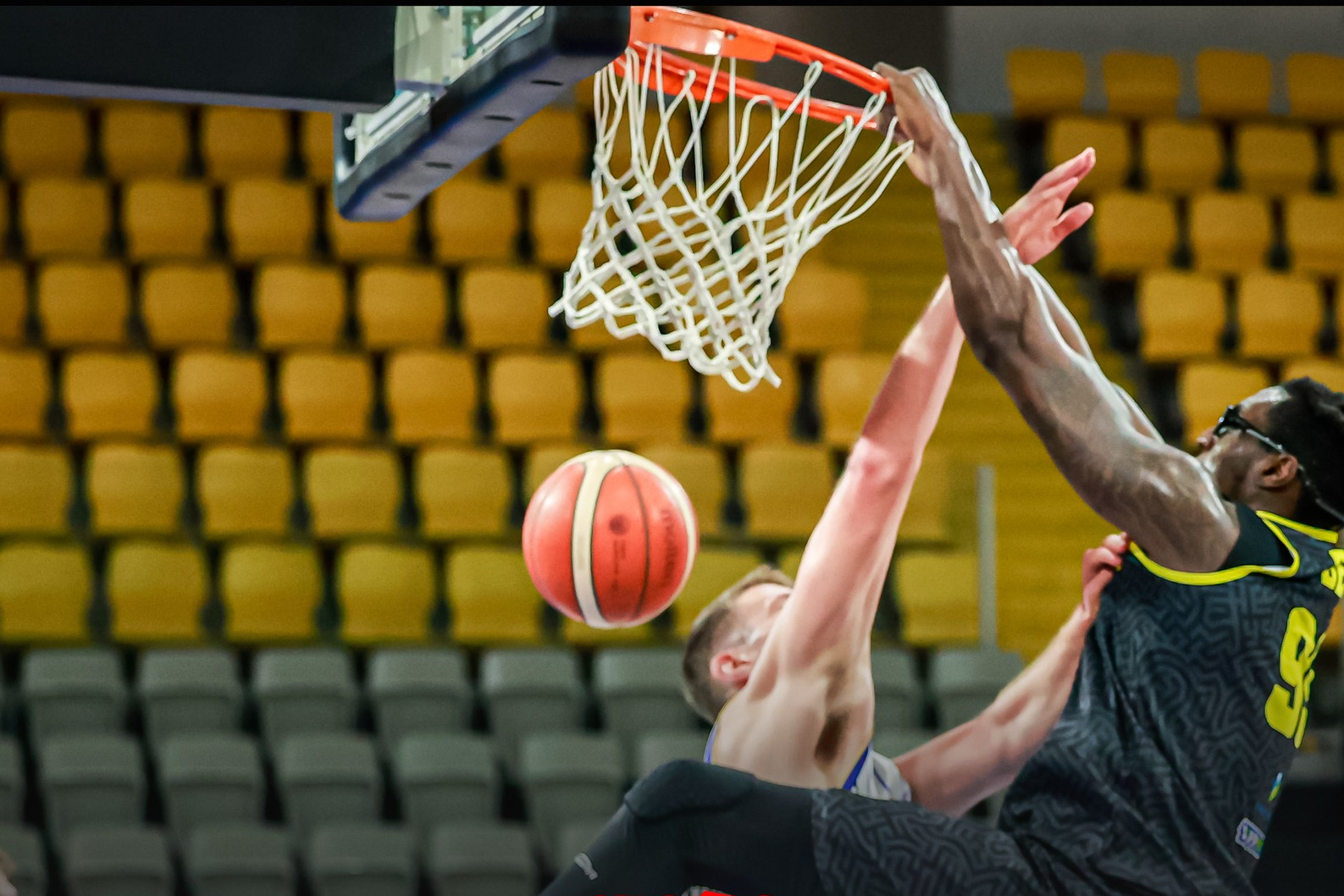 Győzött és továbbjutott a Falco