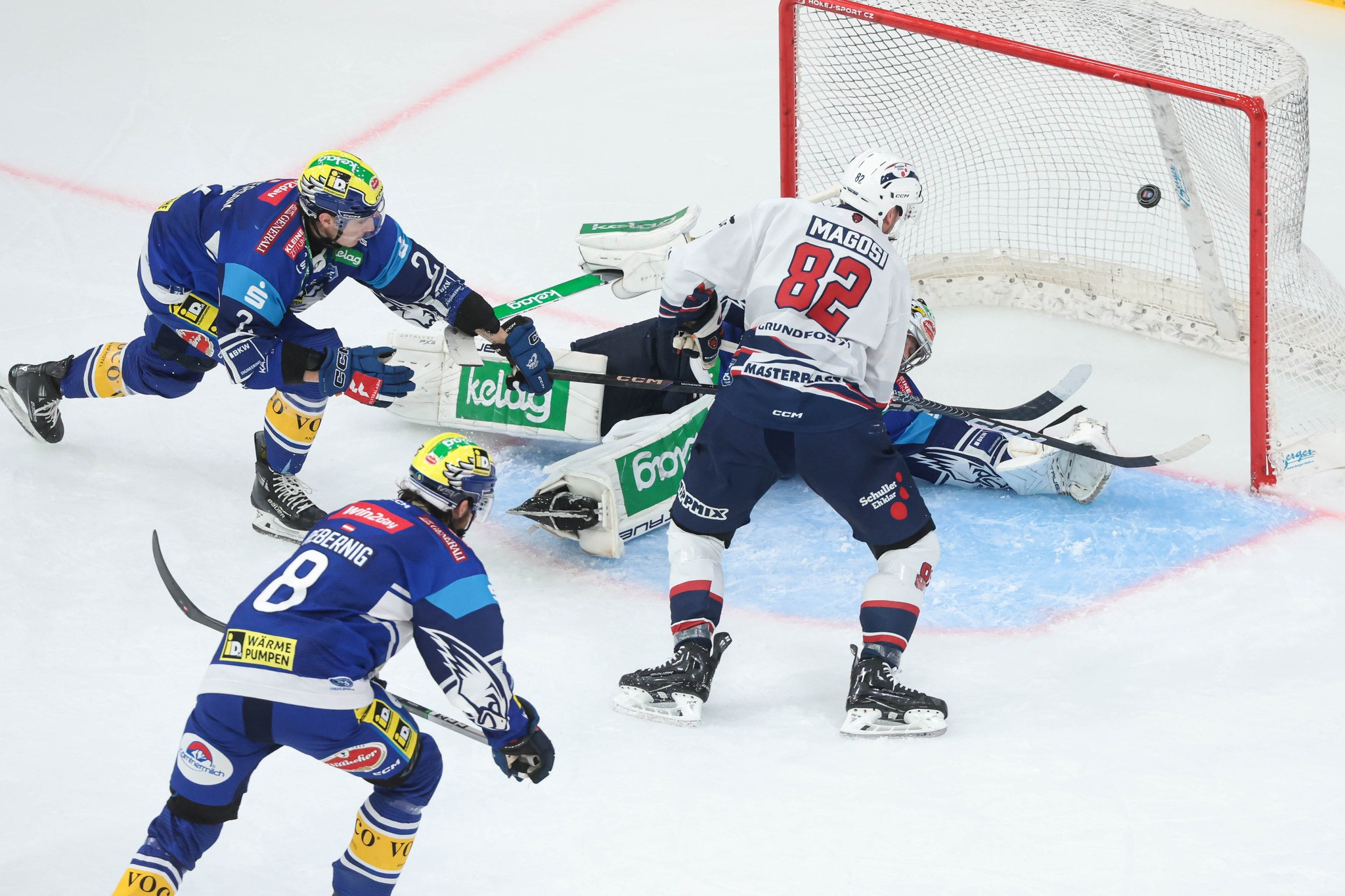 Könnygázos tömegoszlatásba fulladt a székesfehérvári jégkorongmeccs