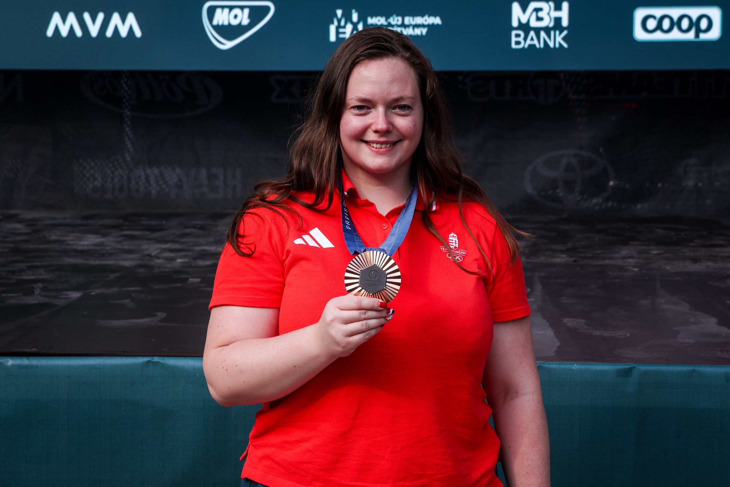 Major Veronika bronz-, a magyar csapat ezüstérmes női standard pisztolyban