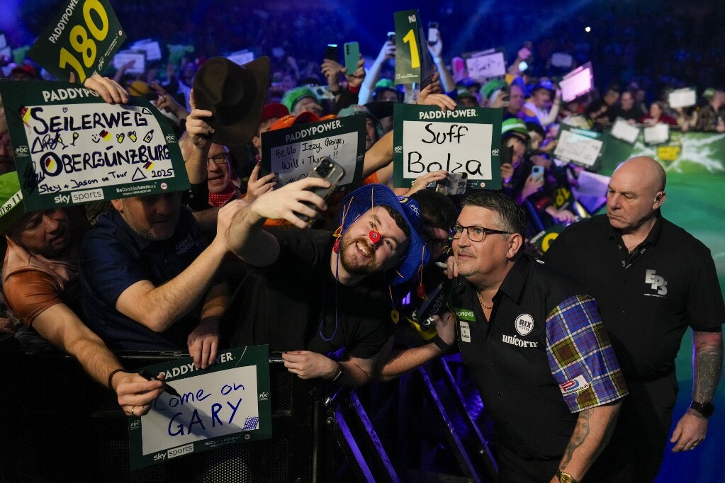 Darts-vb: Gary Anderson és Gian van Veen is negyeddöntős