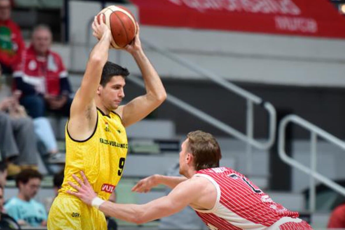 Súlyos Falco-vereség