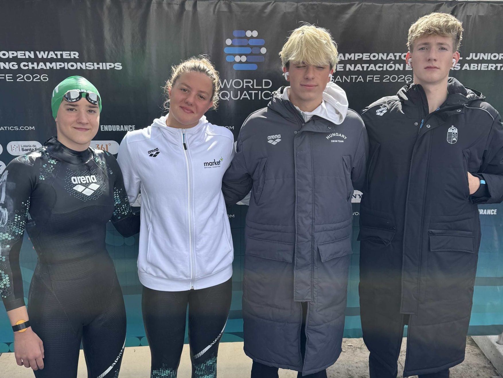 Junior nyíltvízi vb: arany és bronz a váltóktól